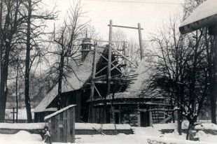 Kościół w Woźnikach po pożarze - prace remontowe w 1965 r.  » Click to zoom ->
