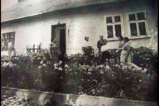 Ogródek kwiatowy
Rozalii Wolanin w 1949 r. -
obecna "Bałysówka"  » Click to zoom ->