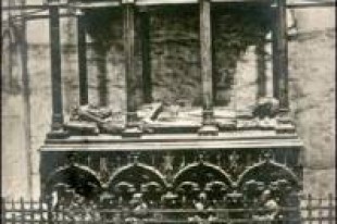 Pomnik Kazimierza Wielkiego w Katedrze  » Click to zoom ->