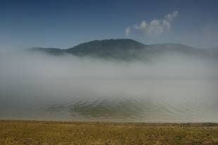 Poranne mgły nad jeziorem  » Click to zoom ->